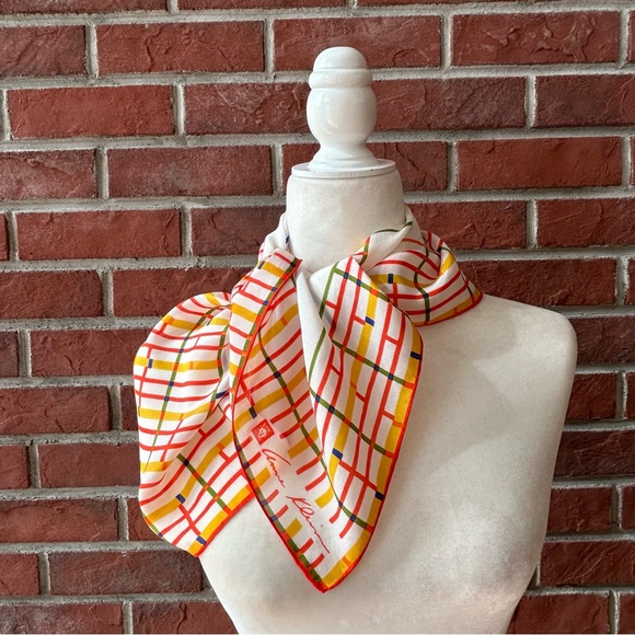 •Anne Klein for Robinson & Golluber Vintage 70’sSilk geometric scarf Hand Rolled - Picture 3 of 11